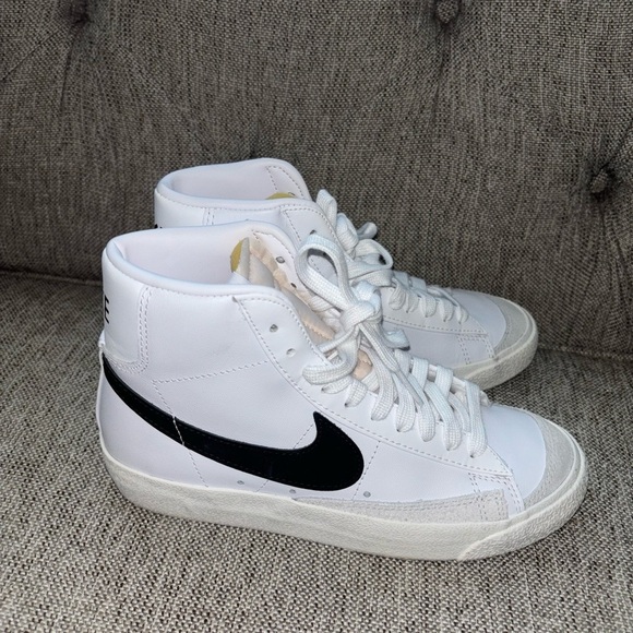 Nike blazer Mid ‘77  women size 6 - Picture 3 of 7